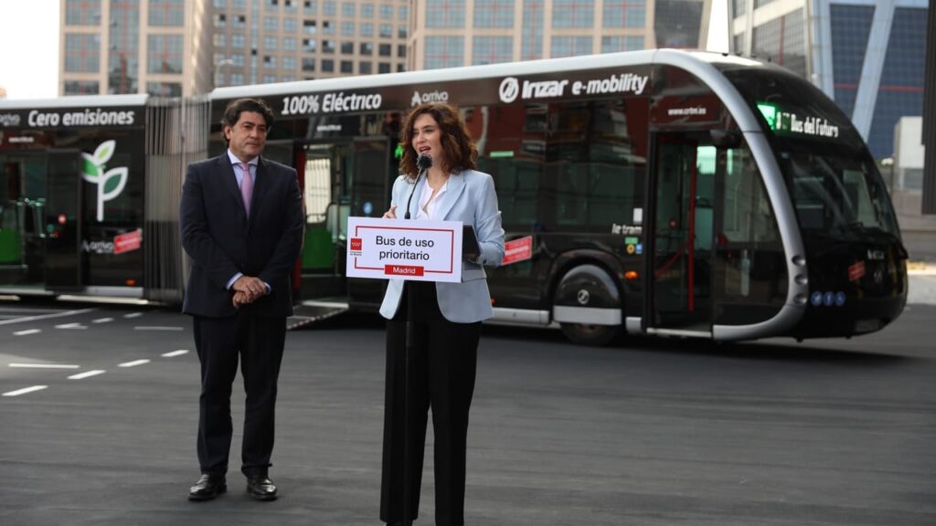 Isabel Díaz Ayuso da una conferencia de prensa tras presentar los BuP en Madrid para los PAU del sureste