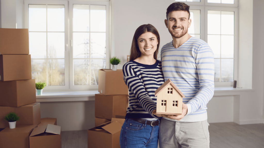Jóvenes comprando su primera casa